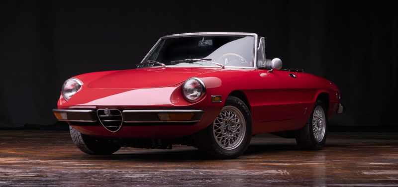 1971-Alfa-Romeo-Giulia-Spyder-front